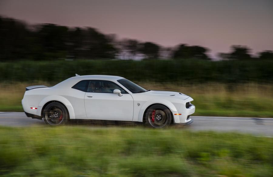  Dodge Challenger SRT Hellcat Widebody 2017 года  (фото 32 из 69)